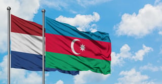 Banderas de los Países Bajos y Azerbaiyán juntas